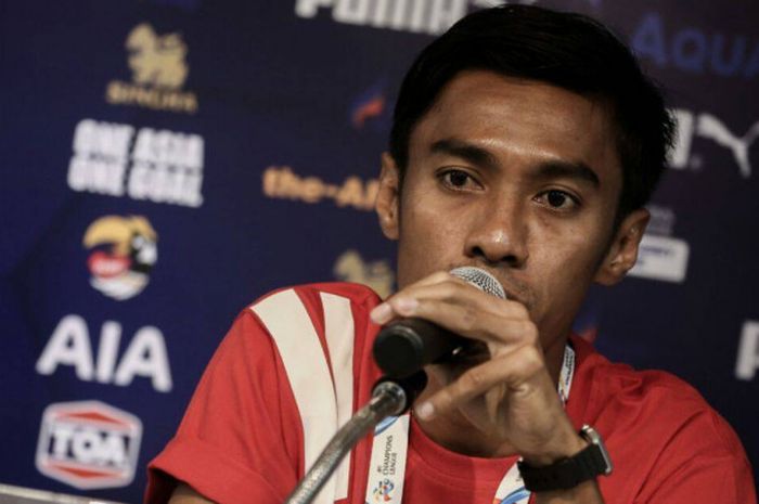 Kapten Bali United, Fadil Sausu, memberikan keterangan kepada media jelang melawan Chiangrai United di Singha Stadium, Chiang Rai, Thailand, pada Selasa (23/1/2018). 