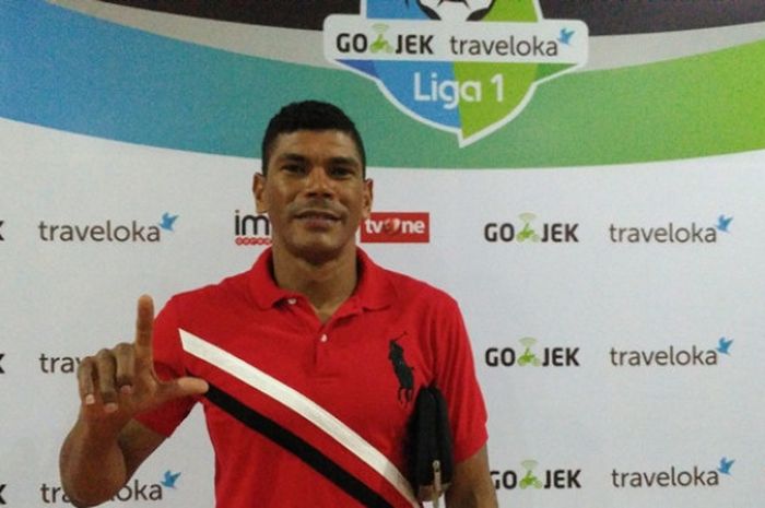 Eks bek Persija Jakarta, Antonio Claudio, berpose selepas menyaksikan langsung laga pekan ke-17 Liga 1 antara Persija melawan Bhayangkara FC di Stadion Patriot Candrabhaga, Bekasi, Jawa Barat, Sabtu (29/7/2017).