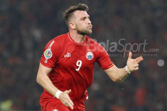    Aksi Marko Simic pada pertandingan penyishan Grup H Piala AFC 2018 melawan Tampines Rovers di Stadion Utama Gelora Bung Karno, Rabu (28/2/2018).    