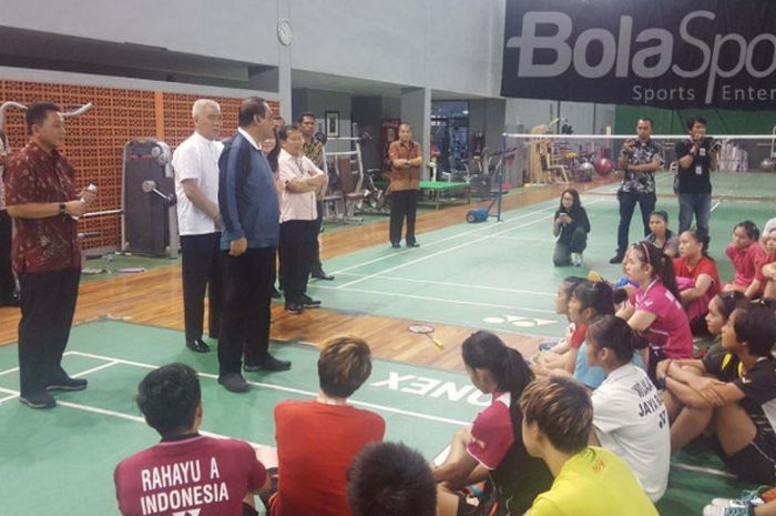 Ketua Chief de Mission Asain Games 2018, Komjen Pol. Syafruddin sedang berkunjung ke pelatnas PBSI, Rabu, (17/01/2018) di Cipayung, Jakarta Timur.