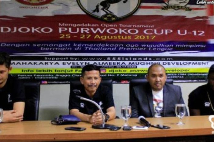 Eks Pelatih Persib Bandung, Djadjang Nurdjaman, saat Press Conference Djoko Purwoko Cup 2017.