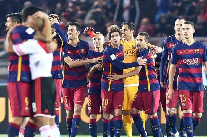 Pemain Barcelona merayakan kemenangan mereka atas River Plate dalam laga final Piala Dunia Antarklub 2015 di Stadion Yokohama, Yokohama, pada 20 Desember 2015.