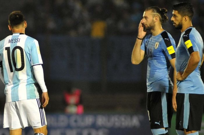 Reaksi kapten Argentina, Lionel Messi, dalam laga Kualifikasi Piala Dunia 2018 zona Amerika Selatan kontra Uruguay di Stadion Centenario, Montevideo, pada 31 Agustus 2017.