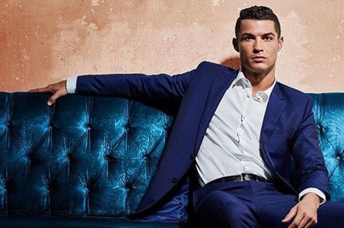 Bintang Real Madrid, Cristiano Ronaldo membintangi iklan parfum miliknya sendiri, CR7 Fragrances.