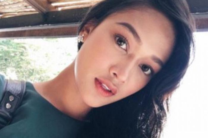 Aina Suzaily suporter cantik dari Malaysia yang berprofesi sebagai jurnalis