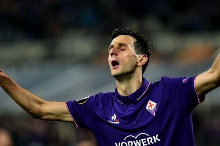 Nikola Kalinic melakukan selebrasi seusai mencetak gol kedua kemenangan 3-2 Fiorentina melawan Slovan Liberec di Stadion Artemio Franchi, Kamis (3/11/2016) waktu setempat