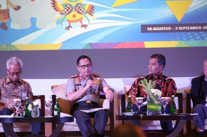 Kapolri Jenderal Tito Karnavian (kedua dari kiri) berbicara pada diskusi Asian Games 2018 yang diselenggarakan Tempo, di Hotel Le Meridien, Jakarta, Rabu (2/5/2018).