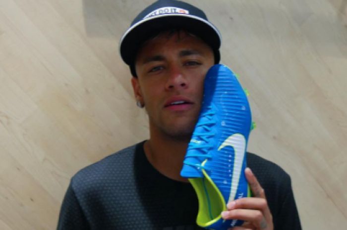 Neymar pamer sepatu barunya di Instagram