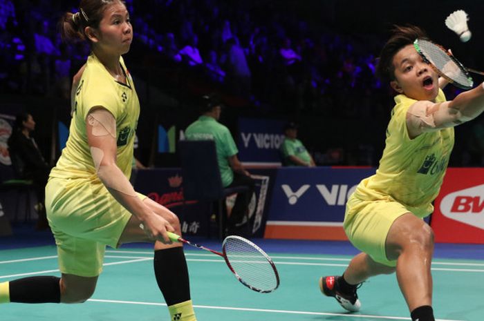 Greysia Polii (kiri) dan Apriyani Rahayu di babak pertama Denamrk Open 2017, Rabu (18/10/2017), saat melawan ganda putri Jepang, Shiho Tanaka/Koharu Yonemoto di Odense Sports Park, Denmark.