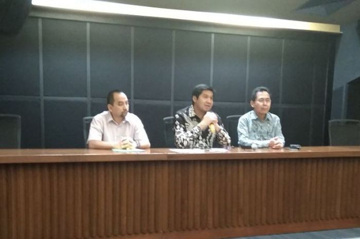 Ketua Steering Committee Piala Presiden 2018, Maruarar  Sirait, dalam sesi jumpa pers di Stadion Utama Gelora Bung Karno, Senin (19/2/2018).