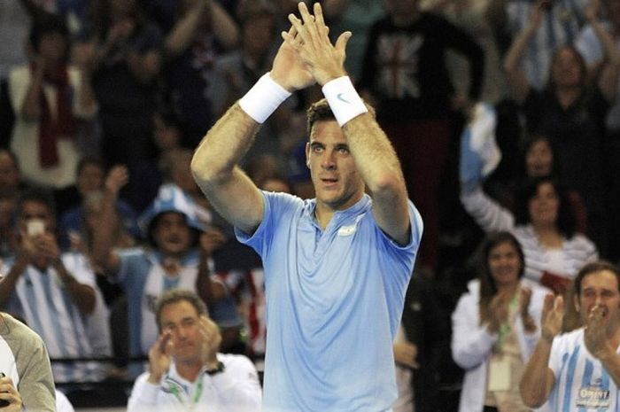 Petenis Argentina, Juan Martin Del Potro, melakukan selebrasi setelah memenangi pertandingan atas Andy Murray (Britania Raya) pada babak semifinal Piala Davis Grup Dunia yang digelar di Emirates Arena, Glasgow, Jumat (17/9/2016). Del Potro menang 6-4, 5-7, 6-7(5), 6-3, 6-4.