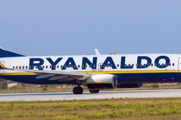 Maskapai penerbangan asal Irlandia, Ryanair, memodifikasi salah satu pesawat mereka dengan mengubah logo menjadi Ryanaldo.