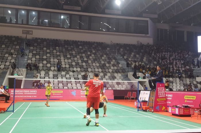 Pertandingan test event Asian Para Games 2018 cabor Para Badminton (ganda campuran) antara Jawa Barat, Susanto Hary/Oktila Leani kontra Jawa Barat, Briliansyah Hafiz/Adinda Nugrahaeni di Istora Senayan pada Kamis, (28/6/2018).