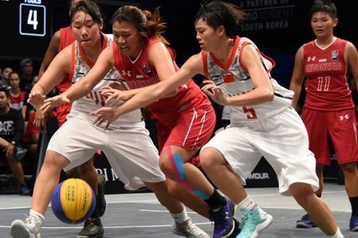 Tim basket putri Indonesia berhasil menjadi juara pada ajang FIBA 3x3 U18 Asia Cup 2017, di Cyberjaya, Malaysia. Pada laga final, Minggu (28/5/2017), Indonesia menang 13-6 atas Malaysia.