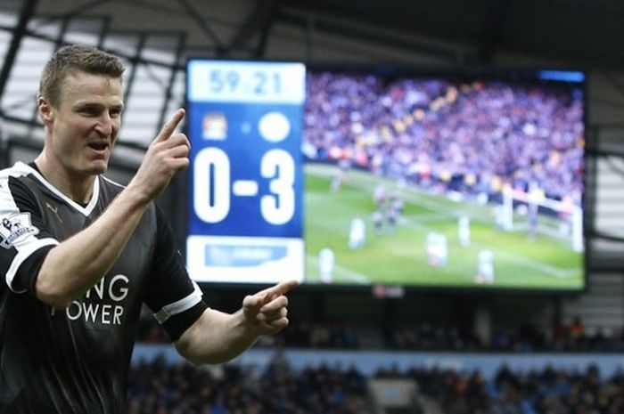 Robert Huth, mencetak dua gol ke gawang Man City di Stadioiin Etihad pada Sabtu (6/2/2016).