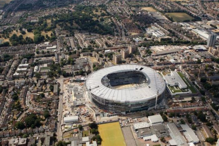 Foto konstruksi stadion Tottenham Hotspur.