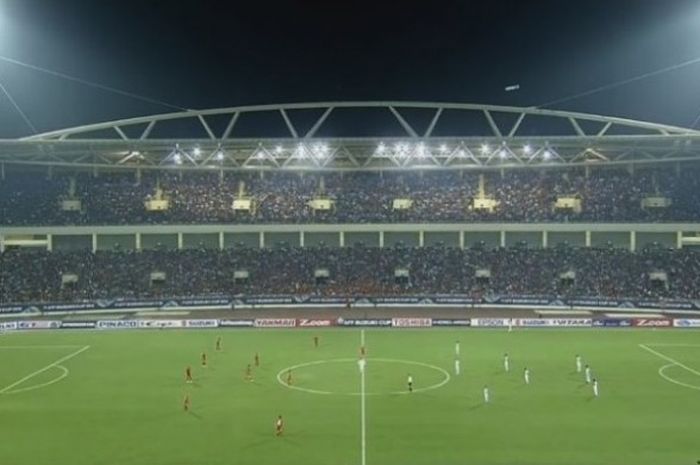 Suasana laga Vietnam kontra Indonesia pada semifinal kedua Piala AFF 2016 di Stadion My Dinh, Hanoi, Rabu (7/12/2016) petang.  