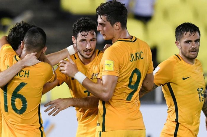 Pemain Australia melakukan selebrasi setelah Robbie Kruse mencetak gol ke gawang Suriah dalam laga play-off Piala Dunia 2018 di Stadion Hang Jebat, Malaysia, Kamis (5/10/2017) malam WIB.