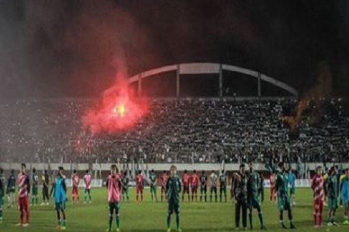 PSS Sleman dan KLFA menyanyikan anthem 'Sampai Kau Bisa' bersama usai Coppa Sleman 2018