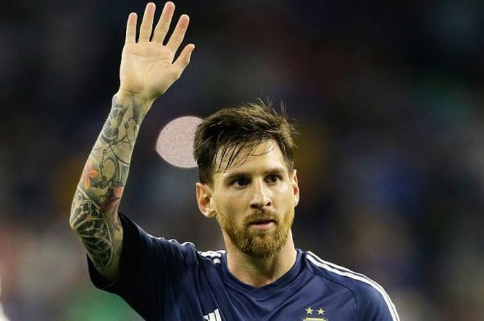 Gestur kapten Argentina, Lionel Messi, usai melakoni laga semifinal Copa America lawan Amerika Serikat di Houston, 21 Juni 2016.