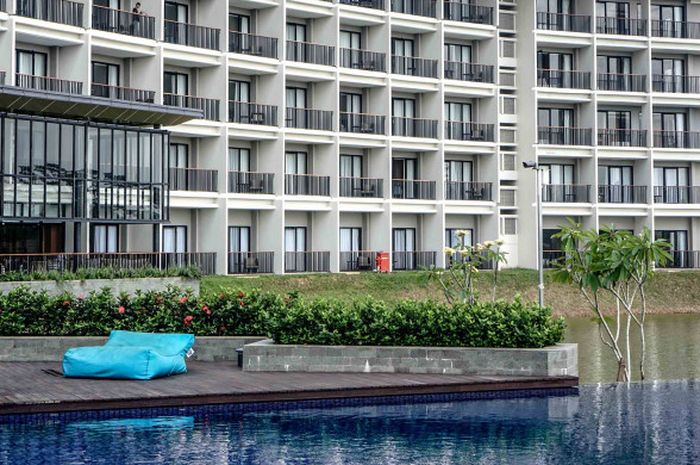 Pool view Hotel Santika Premiere Bandara Palembang.