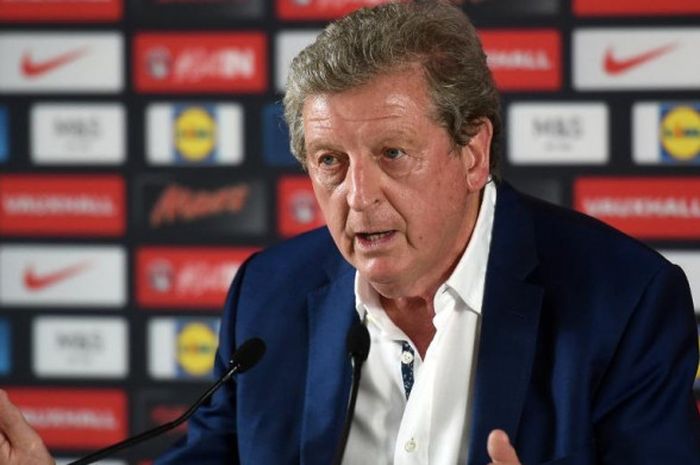 Roy Hodgson memberikan keterangan pers pada 28 Juni 2016 setelah memutuskan mundur sebagai pelatih timnas Inggris pascalaga melawan Islandia di Piala Eropa 2016.