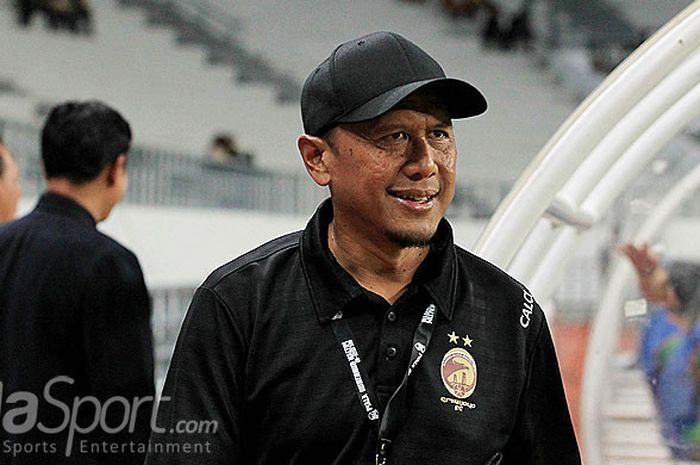  Pelatih Sriwijaya FC, Rahmad Darmawan, saat mengawal timnya melawan Persebaya Surabaya pada babak penyisihan Grup B Piala Gubernur Kaltim 2018 di Stadion Batakan Balikpapan, Kalimantan Timur Rabu (28/02/2018) malam. 