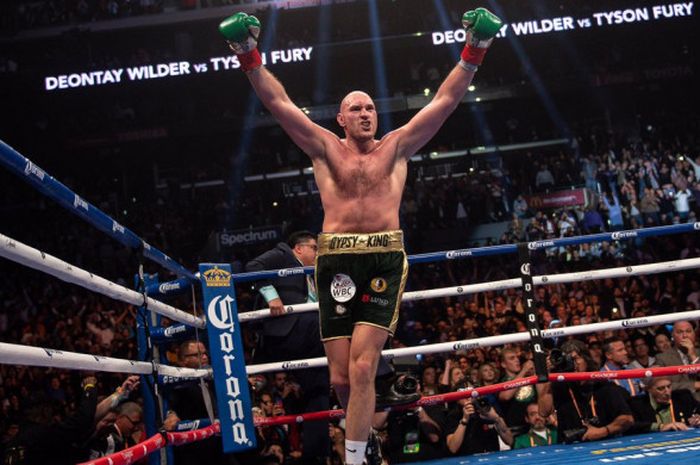 Ekspresi Tyson Fury di tengah pertandingan kontra Deontay Wilder yang berlangsung Sabtu (1/12/2018) 