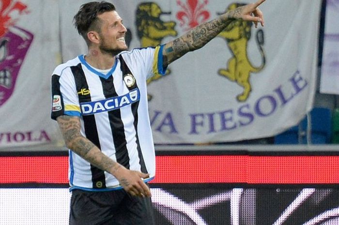 Cyril Thereau merayakan golnya dalam laga Serie A antara Udinese dan Fiorentina di Stadio Friuli, 20