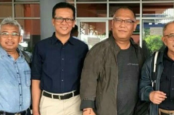 Dari kiri ke kanan: Direktur Komersial Semen Padang, Pujo Soeseno, Direktur Produksi PT SP, Arif Indrafoni, Kepala Biro Pemasaran SP, Benaz Azhari, dan Exco PSSI, Rerizal.