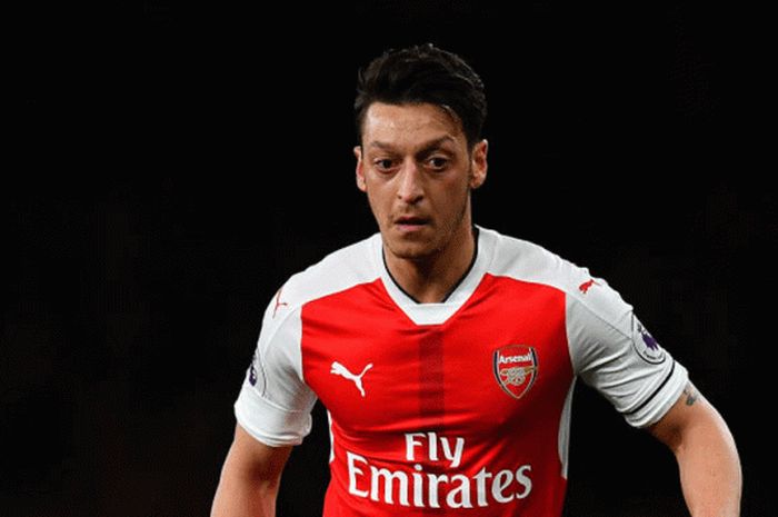 Mesut Oezil dalam laga Premier League antara Arsenal dan West Ham United di Emirates Stadium, 05 April 2017. 