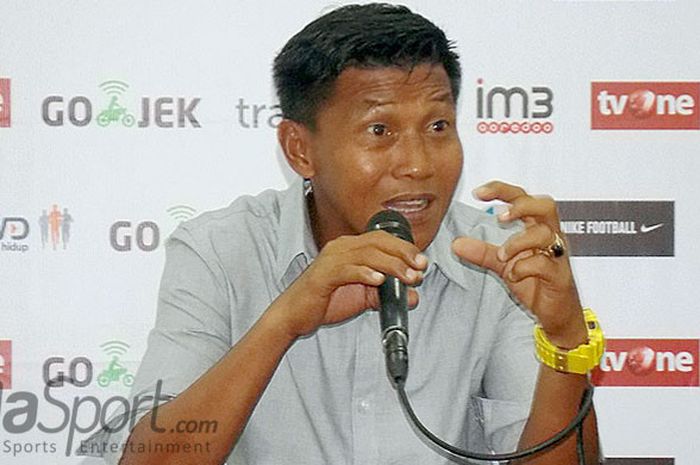Marwal Iskandar, pelatih PSPS Riau. 