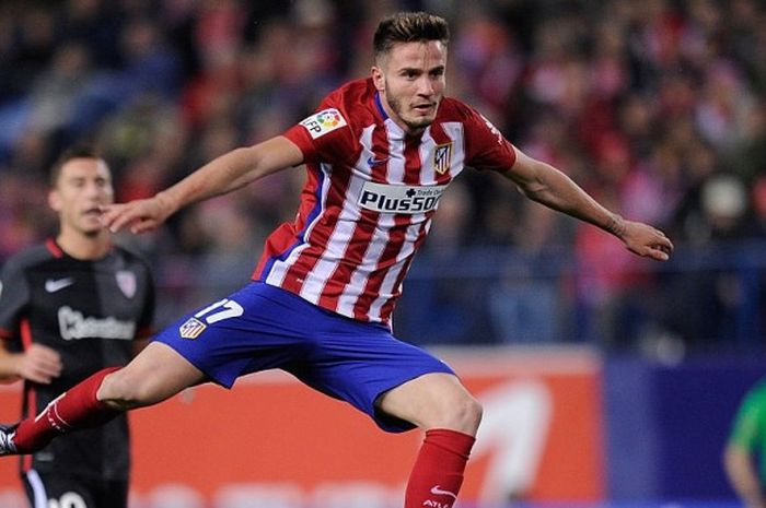 Aksi Saul Niguez saat membela Atletico Madrid menghadapi Athletic Bilbao dalam lanjutan La Liga 2015-2016 di Estadio Vicente Calderon, Madrid, Spanyol, pada 13 Desember 2015.