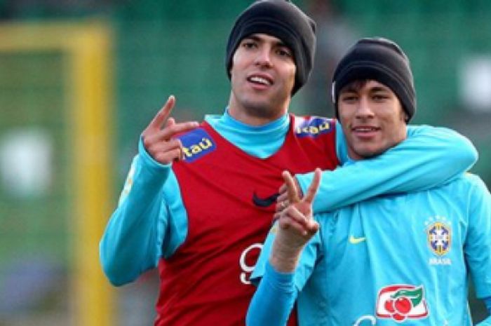  Ricardo Kaka dan Neymar Jr  