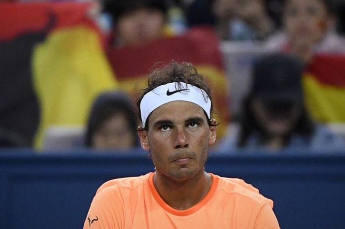Petenis Spanyol, Rafael Nadal, saat menjalani pertandingan melawan Viktor Troicki (Serbia) pada turnamen Shanghai Masters di Shanghai, China, 12 Oktober 2016.