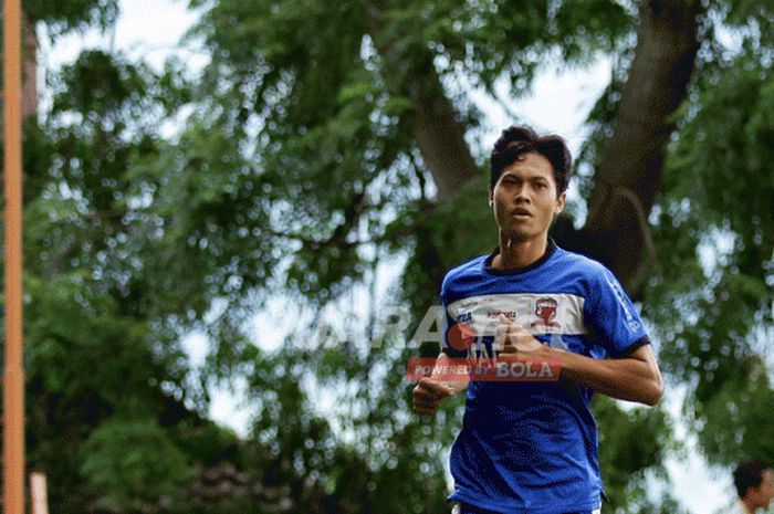Madura United menggelar tes fisik (beep test) untuk mengetahui tinggat Vo2 Max para pemain pada hari Sabtu (21/01/2017) di lapangan Agrokusuma Batu, Jawa Timur (21/01/2017). Suci Rahayu