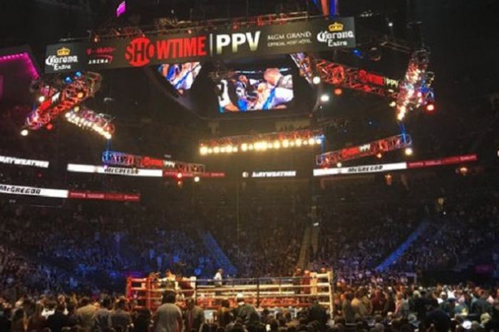 Suasana duel Floyd Mayweather vs Conor McGregor di T-Mobile Arena Las Vegas, Sabtu (26/8/2017). 