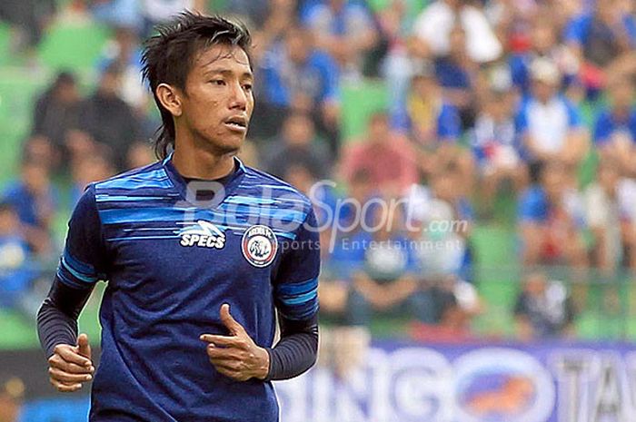 Bek Arema FC, Syaiful Indra Cahya, saat tampil melawan PSIS Semarang dalam laga uji coba di Stadion Gajayana Malang, Jawa Timur, Kamis (04/01/2017) sore.