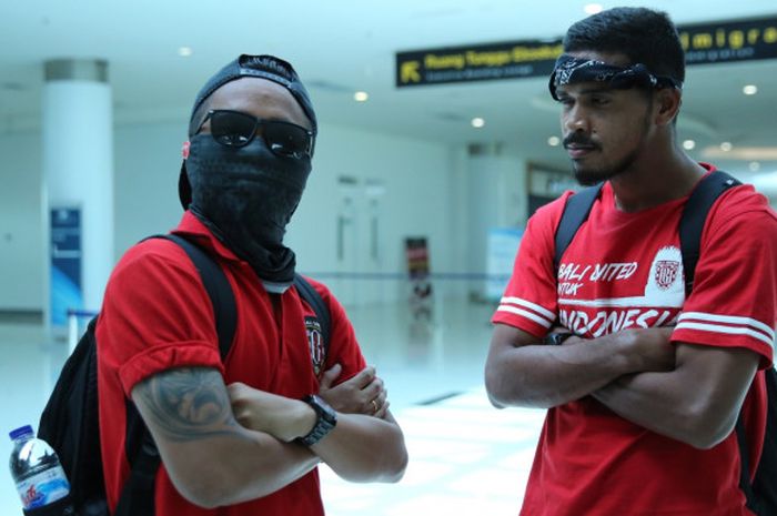 Pemain Bali United I Gede Sukadana dan Hasyim Kipuw