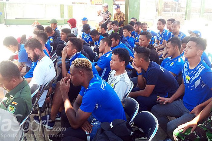 Pemain Persib Bandung menghadiri kegiatan munggahan yang digelar manajer Persib, Umuh Muchtar di ‎Jalan Babakansari, Kiaracondong, Kota Bandung, Selasa (15/5/2018).