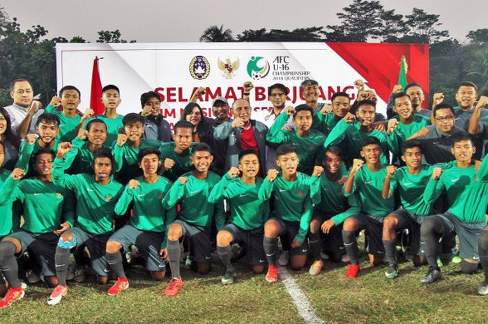 Ketua Umum PSSI, Edy Rahmayadi, nonton bareng dan melepas Timnas Indonesia U-16, yang mengikuti kualifikasi piala AFC U-16, 2017 di Thailand. Rabu (13/9/2017) di Stadion Atang Sutresna, Cijantung, Jakarta.