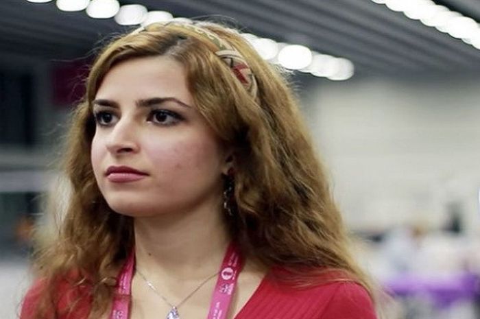 Dorsa Derakhshani mundur dari federasi catur Iran dan bergabung dengan Amerika Serikat.