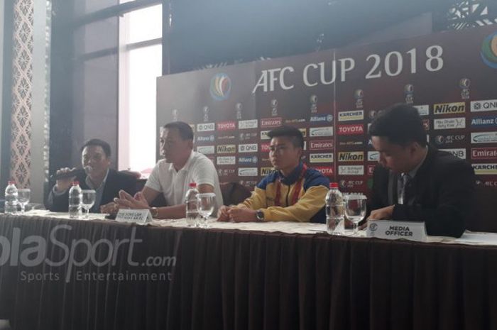 Konferensi pers Persija Jakarta versus Song Lam Nghe An FC di Jakarta, Selasa (13/3/2018)