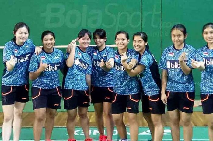 Tim putri Kejuaraan Dunia Junior 2017 berpose dalam sesi foto di hall pelatnas, Cipayung, Jakarta, Kamis (5/10/2017).