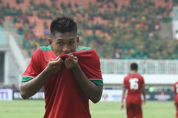 Ahmad Nur Hadianto, pencetak gol bagi Indonesia di pertandingan melawan Myanmar di Stadion Pakansari, Selasa (21/3/2017).