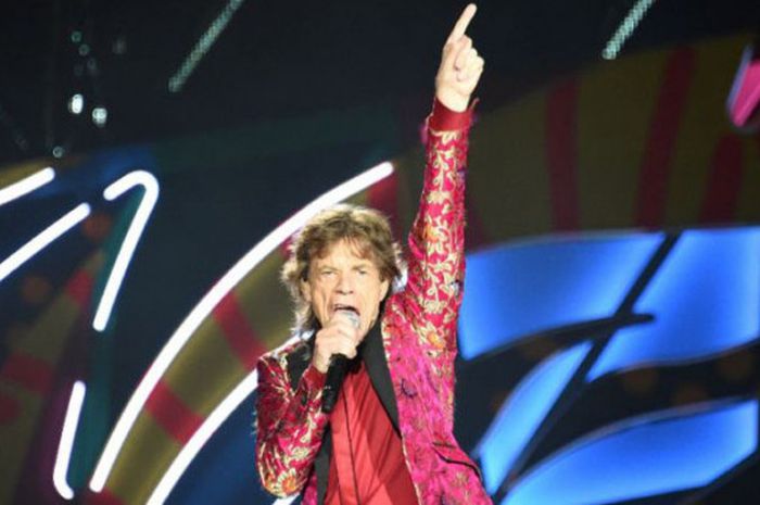 Rahasia Mick Jagger Tetap Awet Muda Di Usia Kepala 7 Bolasport Com [ 465 x 700 Pixel ]