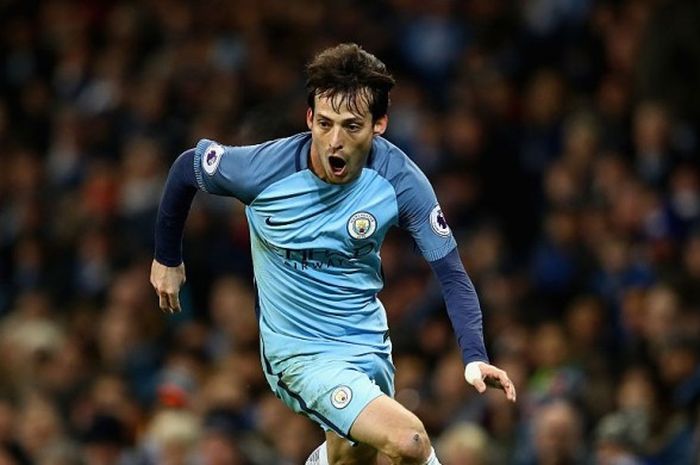 Aksi David Silva dalam laga Premier League antara Manchester City kontra Tottenham Hotspur di Etihad Stadium, 21 Januari 2017. 