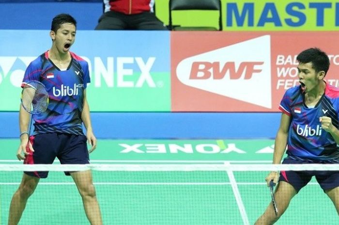 Pasangan ganda putra Indonesia, Fajar Alfian/Muhammad Rian Ardianto, bereaksi setelah memastikan tiket semifinal. Fajar/Rian menang atas Taiki Shimada/Yoshinori Takeuchi (Jepang) dengan skor 5-11, 9-11, 11-6, 11-7, 11-5 pada laga yang berlangsung di Hsing Chuang Gymnasium, Jumat (14/10/2016).