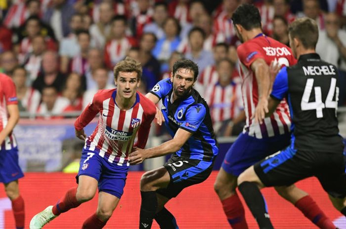 Striker Atletico Madrid, Antoine Griezmann, beraksi dalam laga Grup A Liga Champions menghadapi Club Brugge di Stadion Wanda Metropolitano, Rabu (3/10/2018).