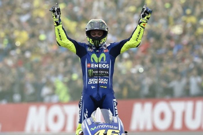 Valentino Rossi selebrasi kemenangan di Brno.